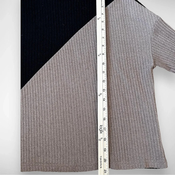 SHEIN‎ Women's Color Block Cropped Turtleneck Sweater Medium | EUC - Picture 9 of 9